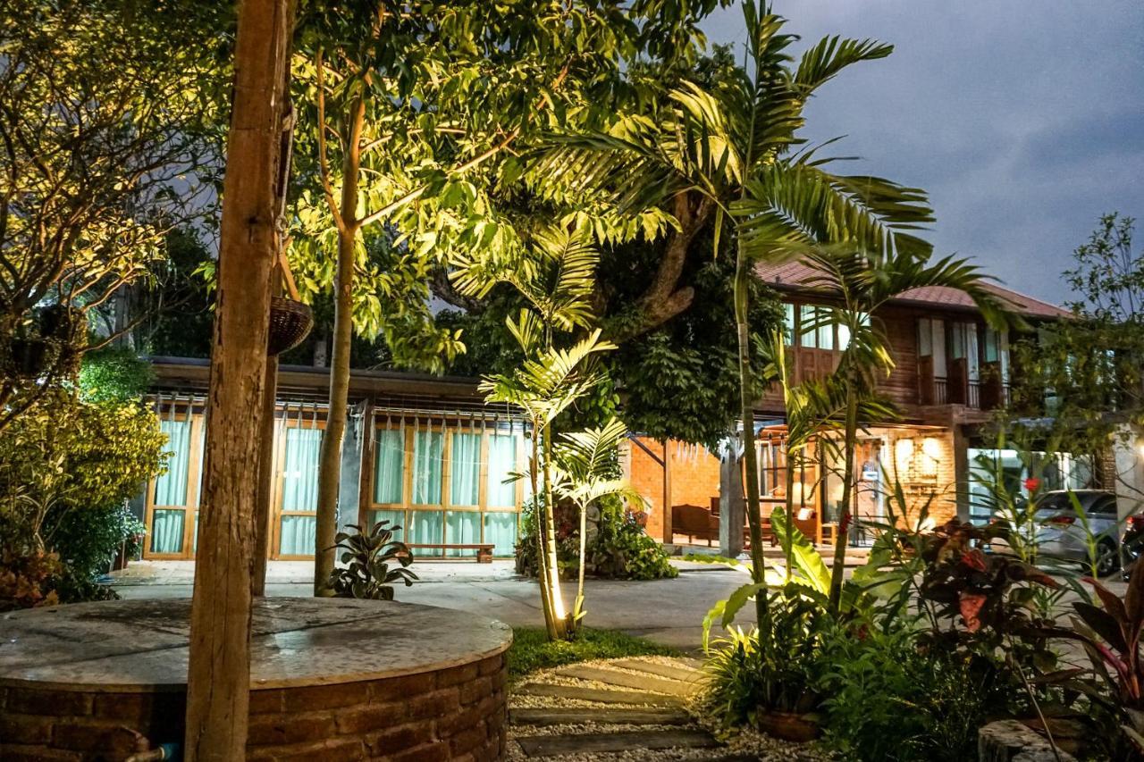 Tha Ma-O Bouteak Homestay - Self Check-In Lampang Eksteriør bilde