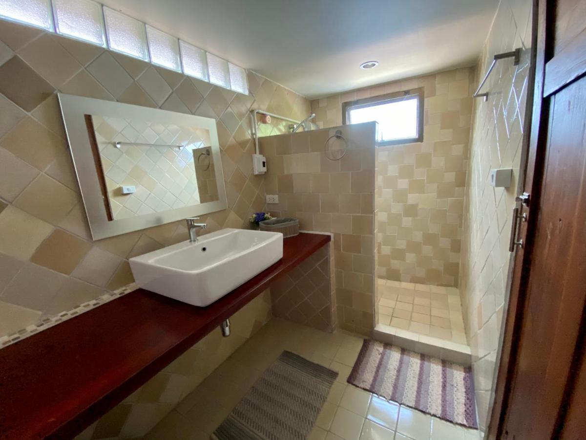 Tha Ma-O Bouteak Homestay - Self Check-In Lampang Eksteriør bilde